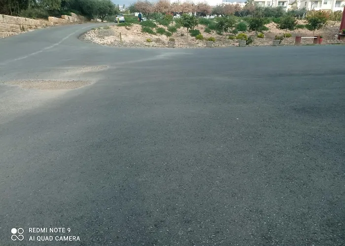 Blue Seaview Appartments 아파트 파포스